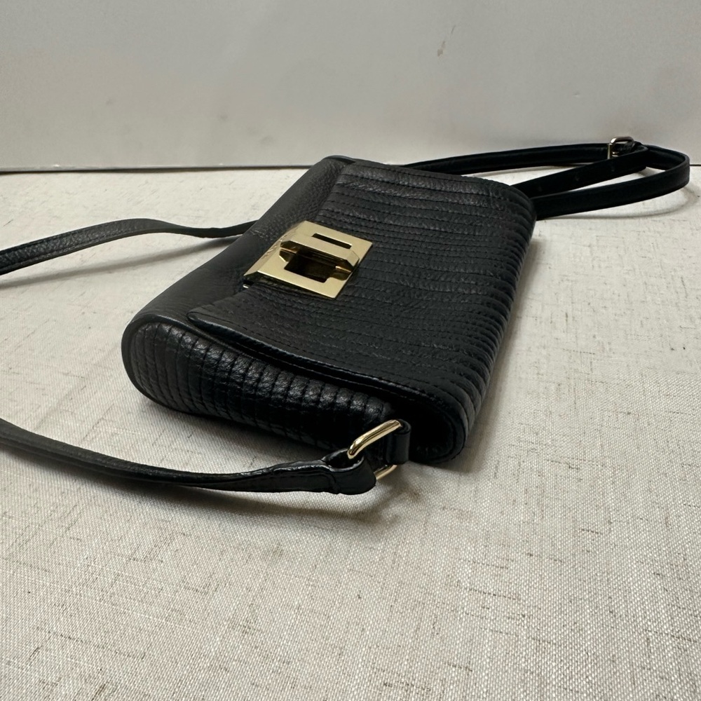 šCalvin Klein Black Quilted Shoulder Bag with Gold-Tone Accent - Picture 3 of 11